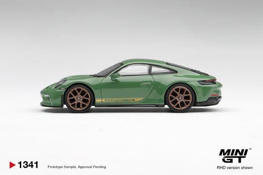 Mini GT Porsche 911 GT3 Touring (992) in Auratium Green.