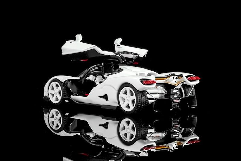 Motorhelix Nilu Hypercar Suzuka White gullwing doors open detailed engine 1:64