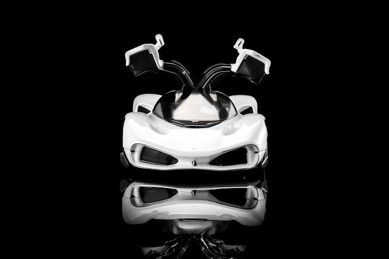Motorhelix Nilu Hypercar Suzuka White gullwing doors open detailed engine 1:64