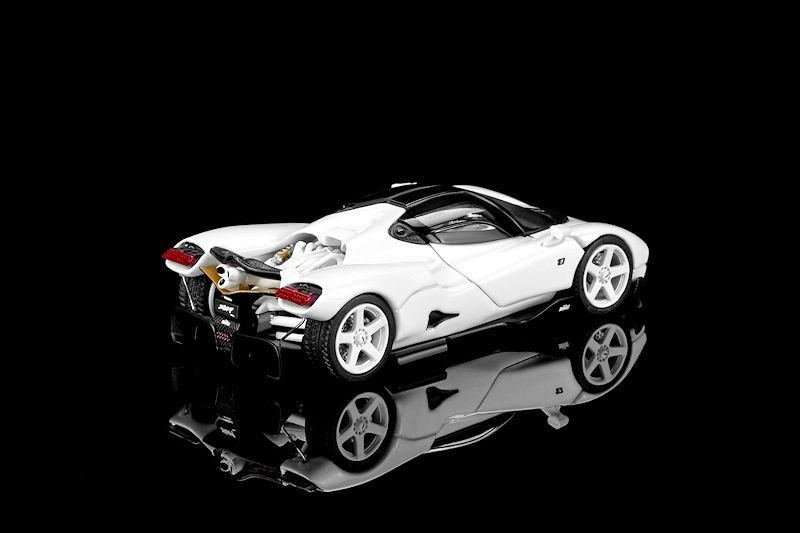 Motorhelix Nilu Hypercar Suzuka White gullwing doors open detailed engine 1:64