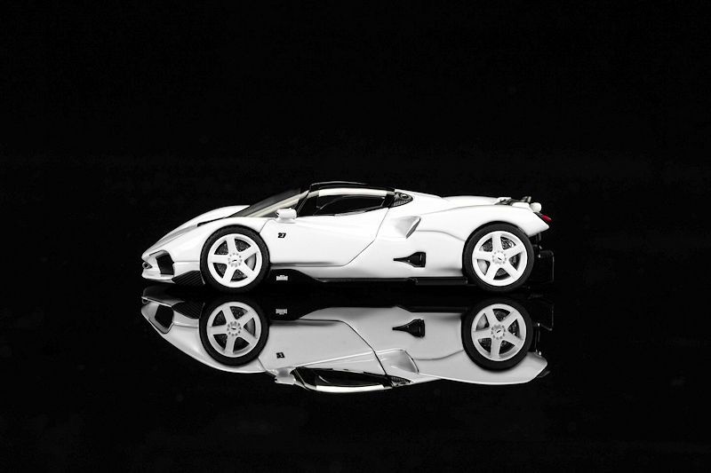 Motorhelix Nilu Hypercar Suzuka White gullwing doors open detailed engine 1:64