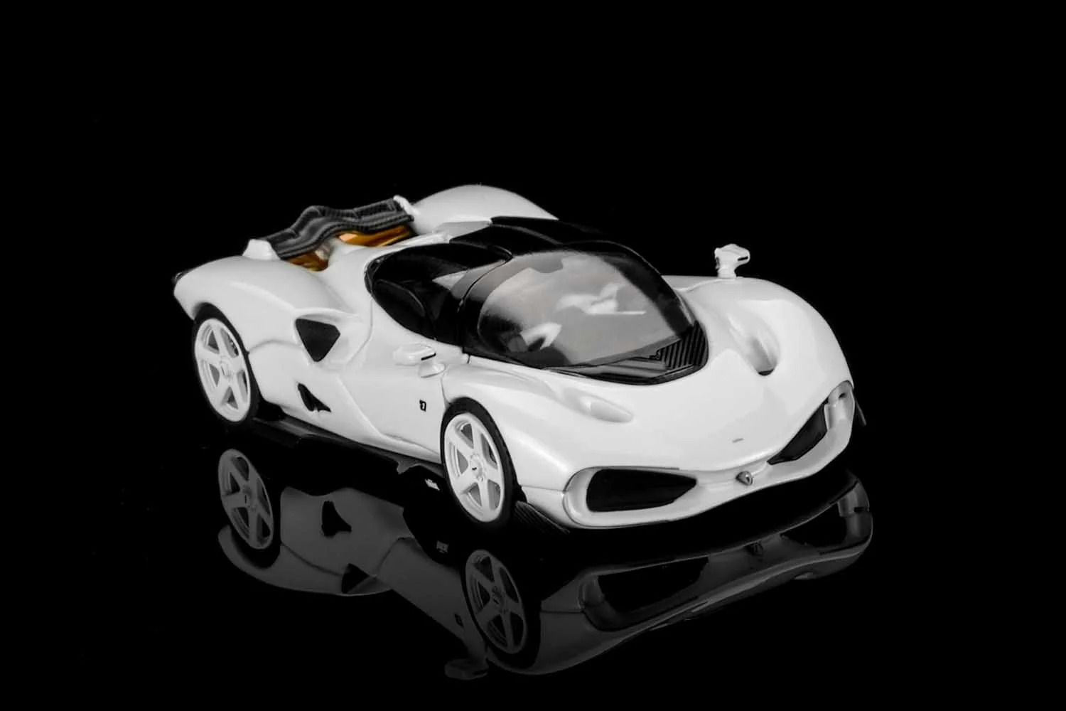 Motorhelix Nilu Hypercar Suzuka White gullwing doors open detailed engine 1:64