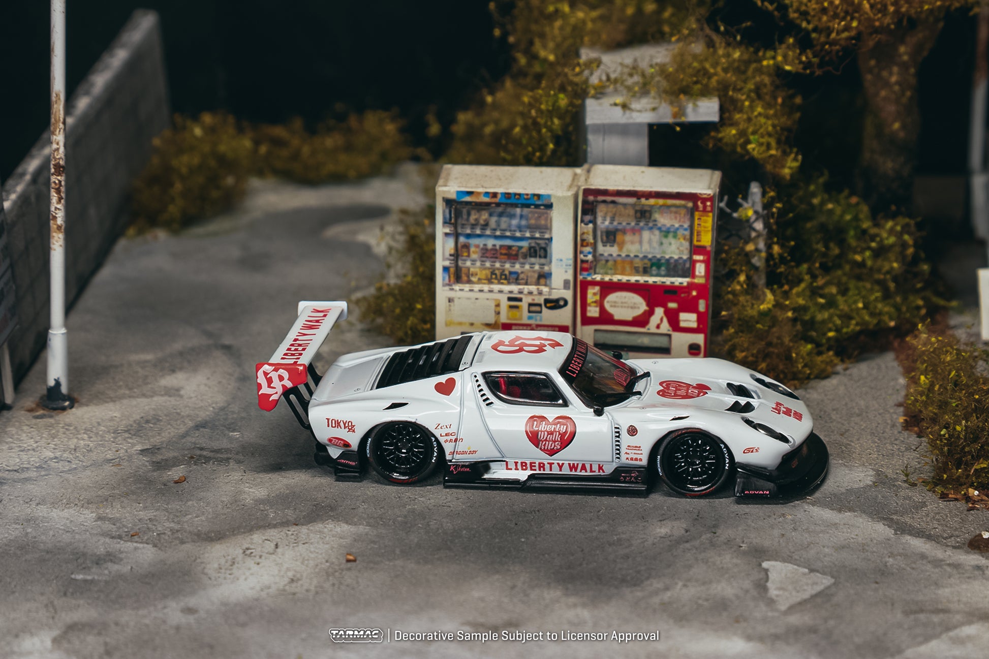 Tarmac Works Lamborghini Miura LB-Silhouette Works Kids from the Global64 collection. Side