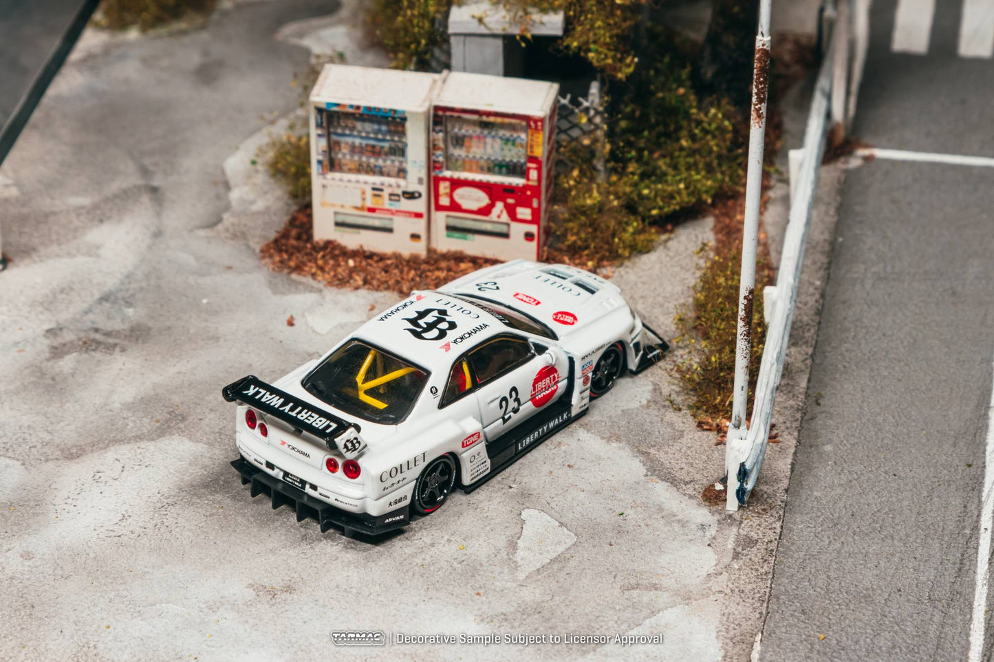 Tarmac Works Nissan Skyline GT-R R34 LB Super Silhouette Collet from the Hobby64 series. Top