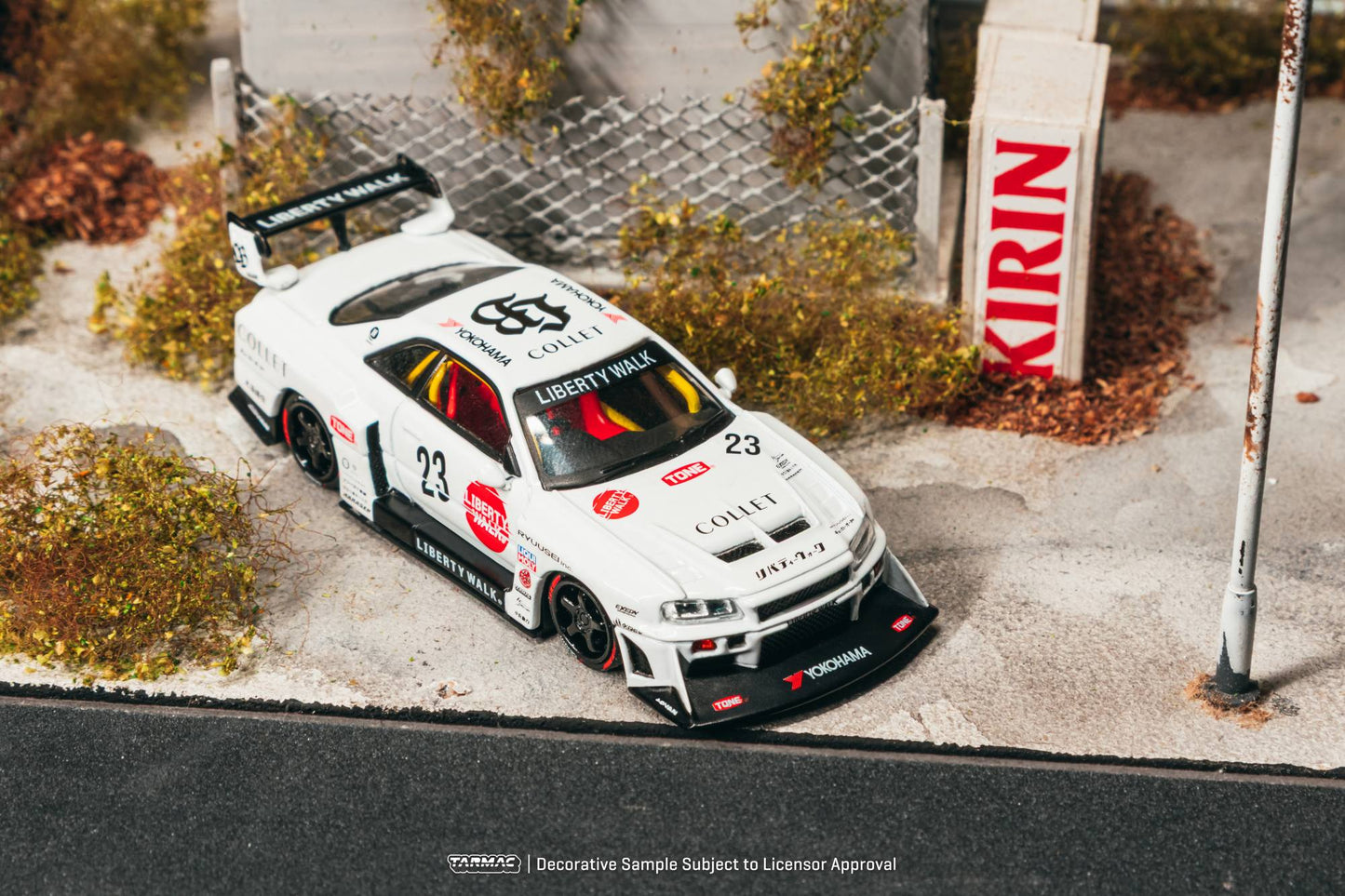 Tarmac Works Nissan Skyline GT-R R34 LB Super Silhouette Collet from the Hobby64 series. Front