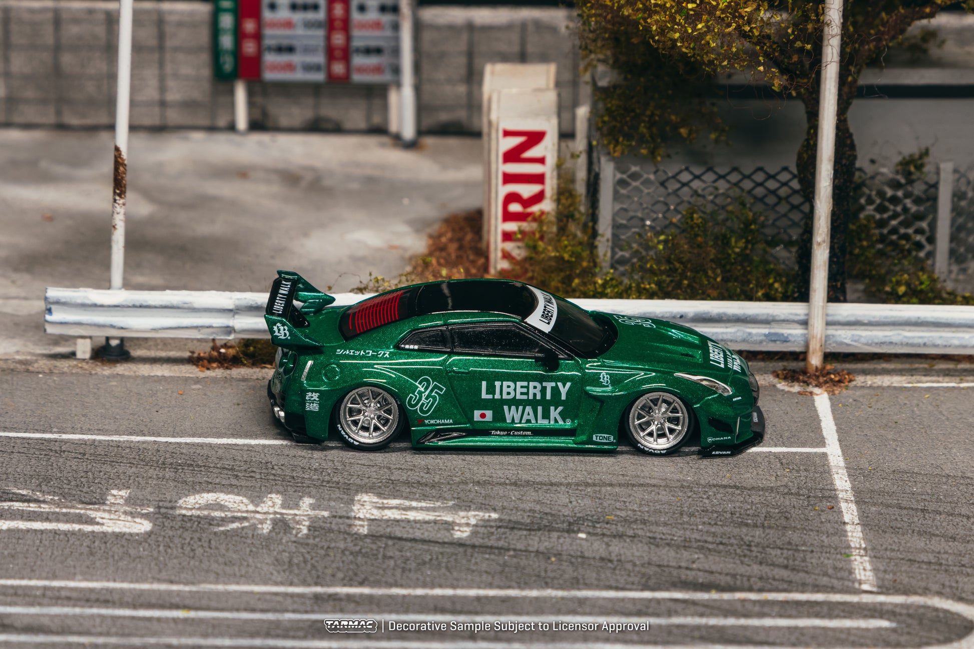 Tarmac Works Hobby64 Nissan GT-R R35 LB Super Silhouette.