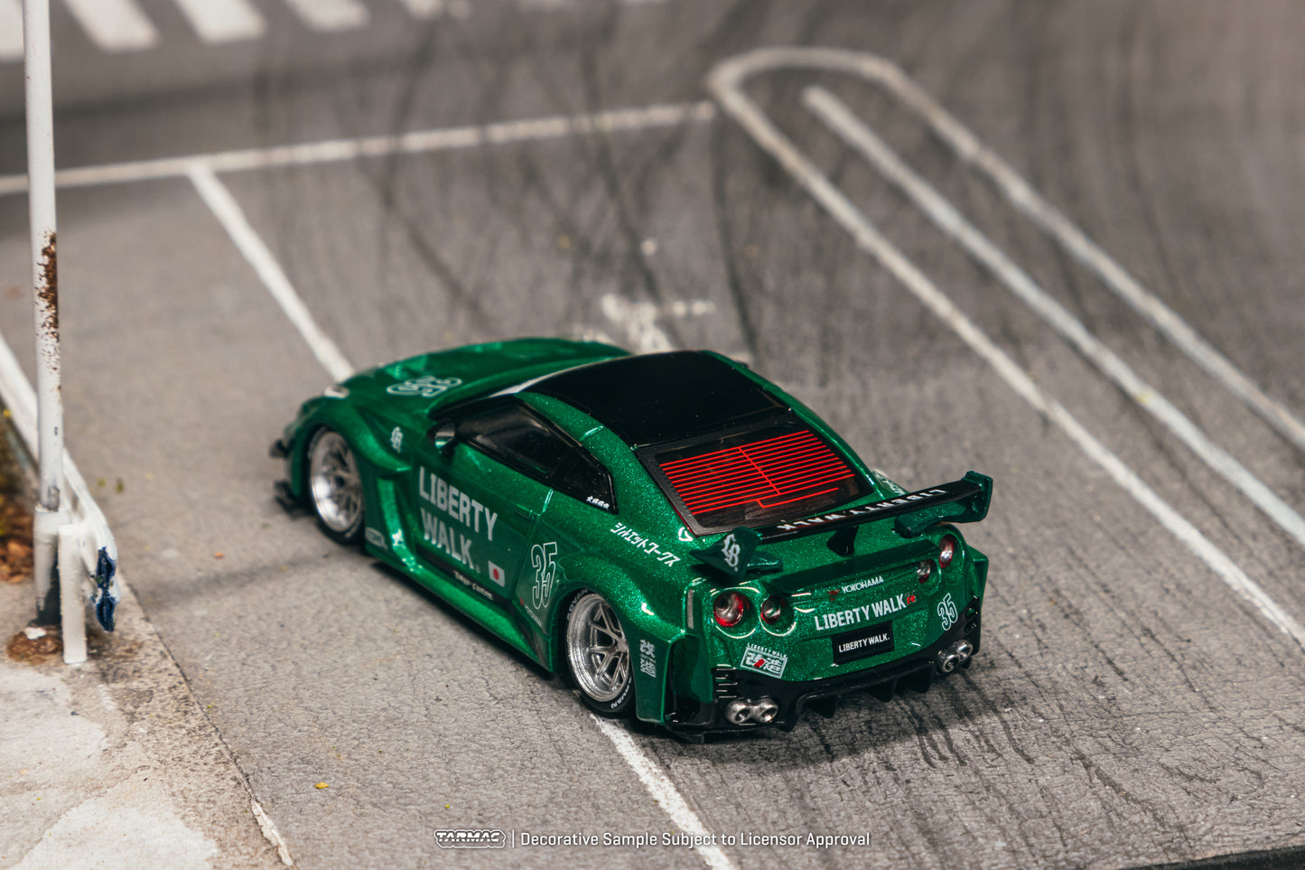 Tarmac Works Hobby64 Nissan GT-R R35 LB Super Silhouette.
