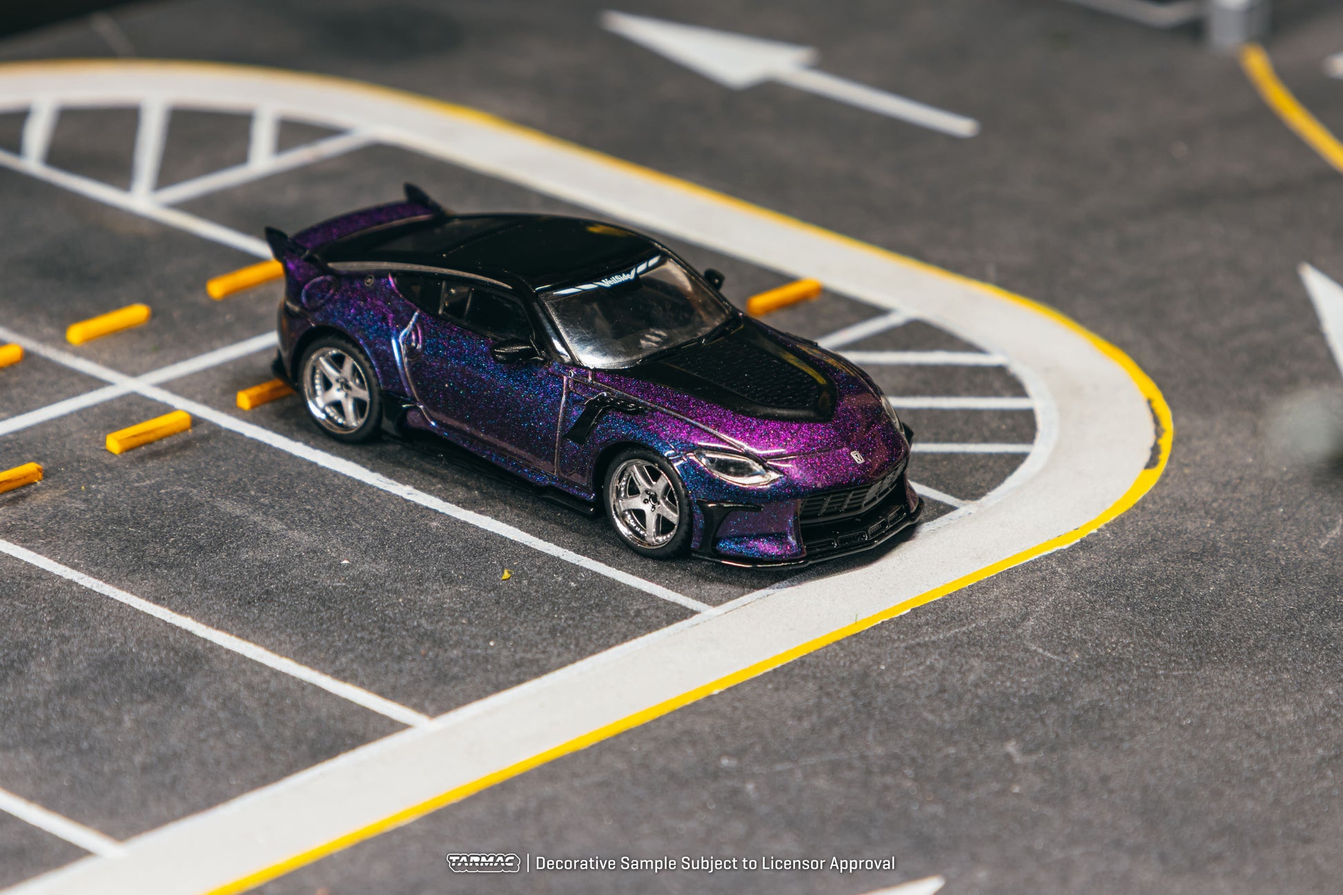 Tarmac Works Global64 Nissan Fairlady Z VeilSide FFZ400 in Chameleon Purple.