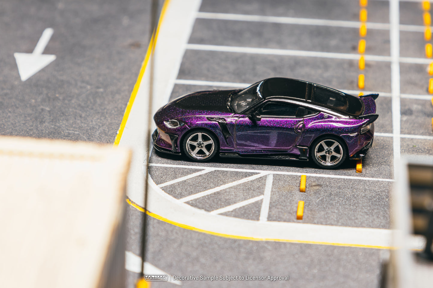 Tarmac Works Global64 Nissan Fairlady Z VeilSide FFZ400 in Chameleon Purple.