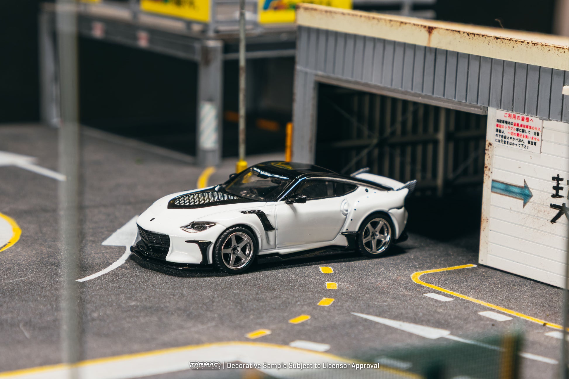 Tarmac Works Nissan FFZ400 VeilSide Fairlady Z in white from the Global64 series. Front