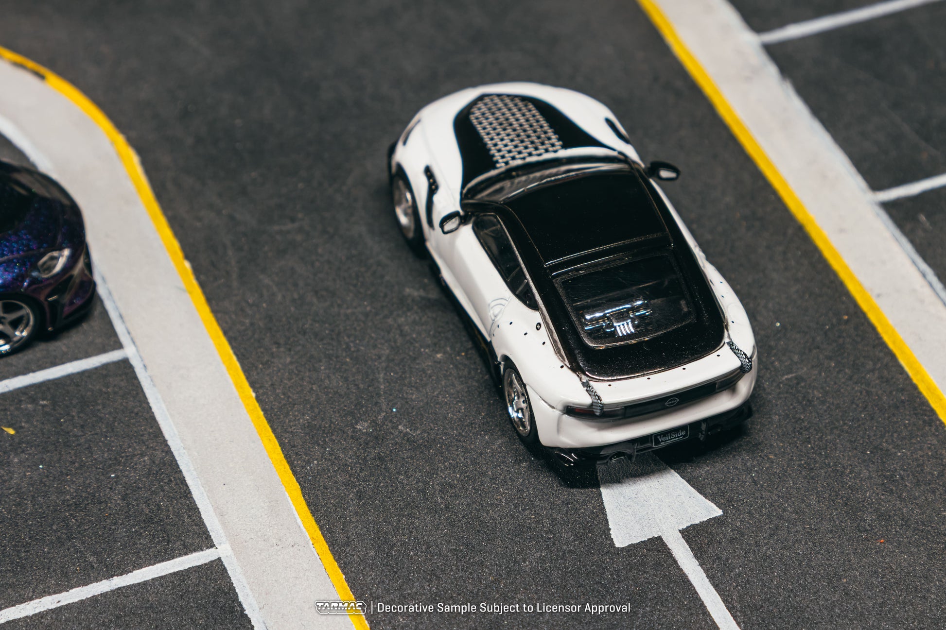 Tarmac Works Nissan FFZ400 VeilSide Fairlady Z in white from the Global64 series. Top