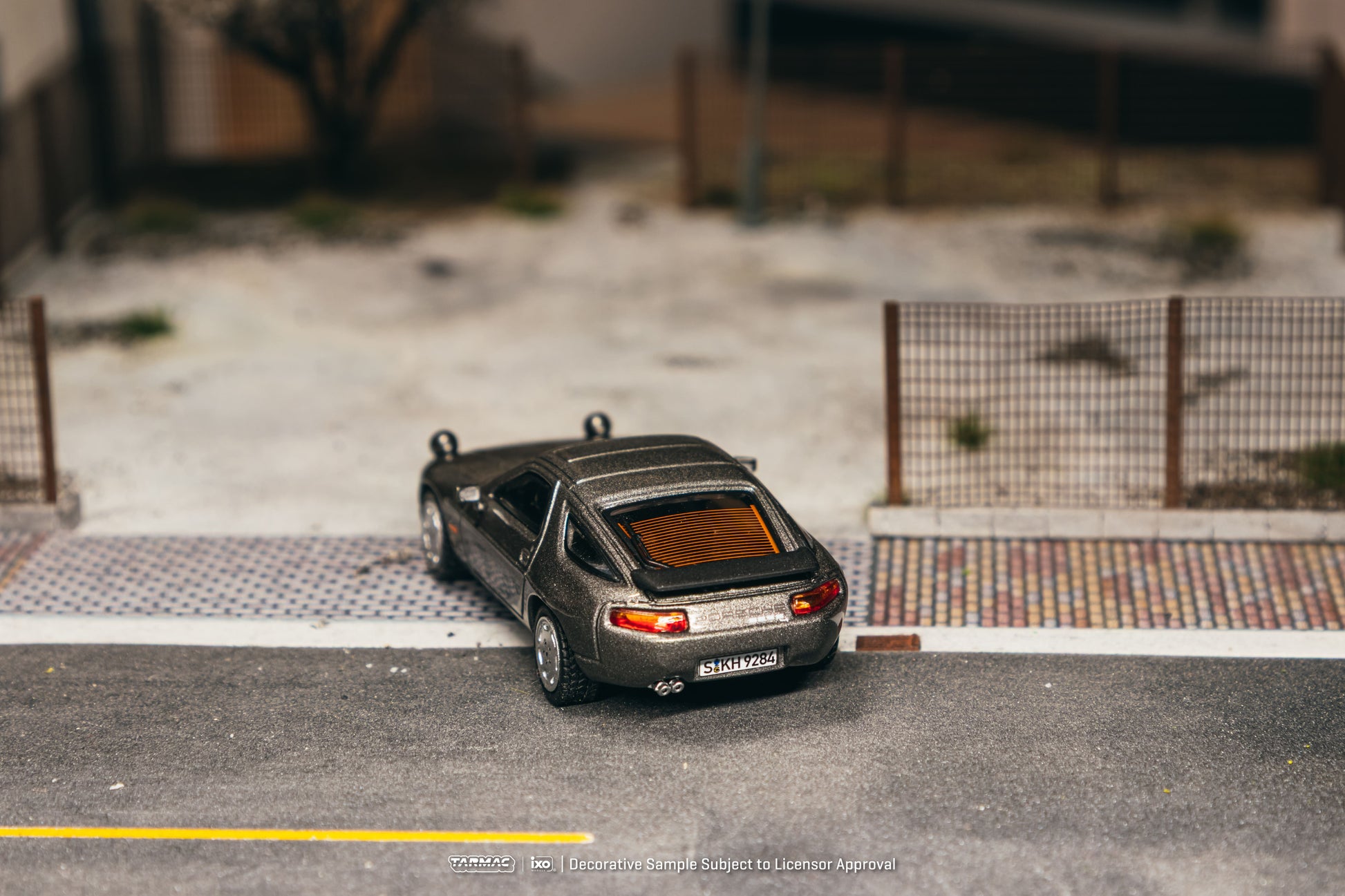 Tarmac Works Global64 Porsche 928 S4 in Grey Metallic with rolling wheels.