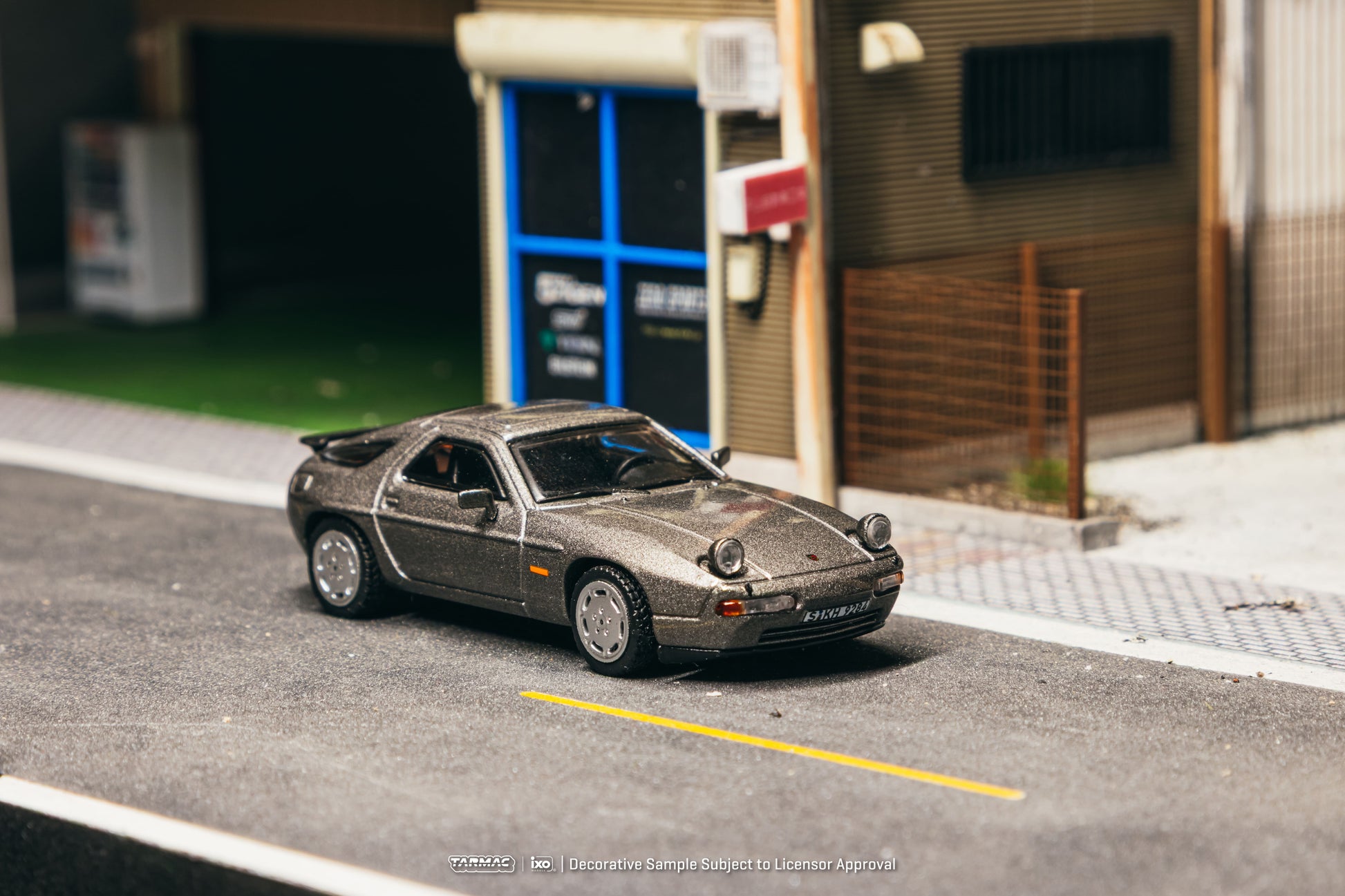 Tarmac Works Global64 Porsche 928 S4 in Grey Metallic with rolling wheels.