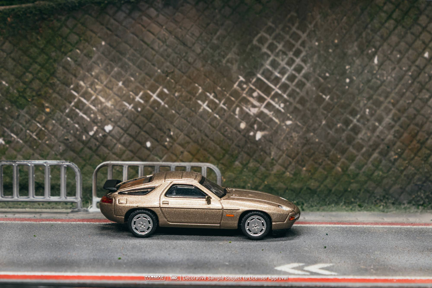 Tarmac Works 1992 Porsche 928 S in Platinum Metallic from the Global64 collection. Side