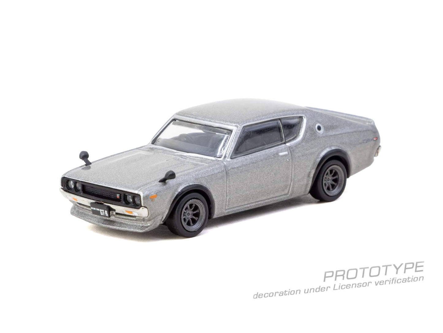 Tarmac Works Global64 1969 Nissan Skyline 2000GT-R KPGC110 with rolling wheels.
