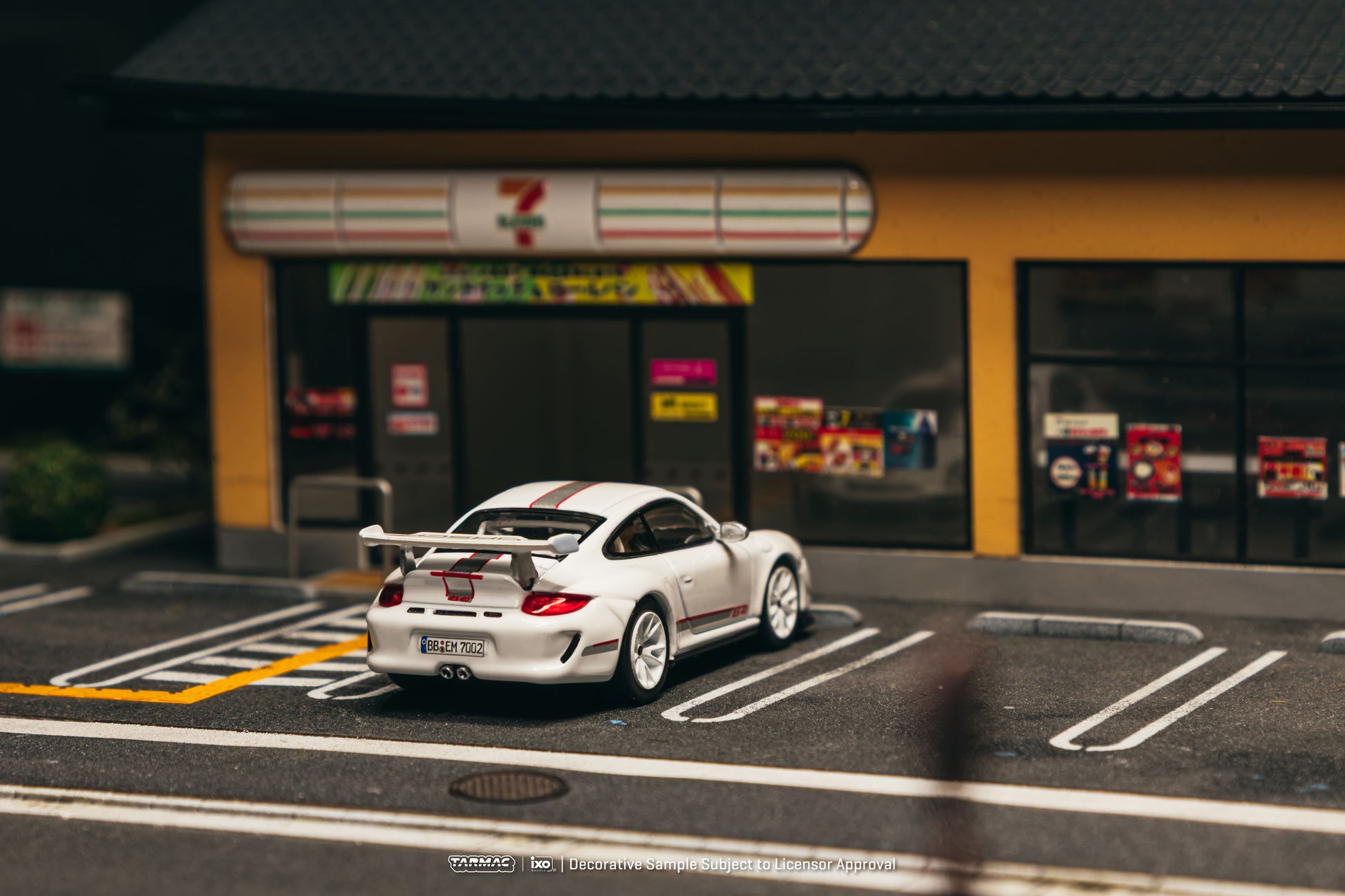 Tarmac Works Porsche 911 997 GT3 RS in white from the Global64 series. Back