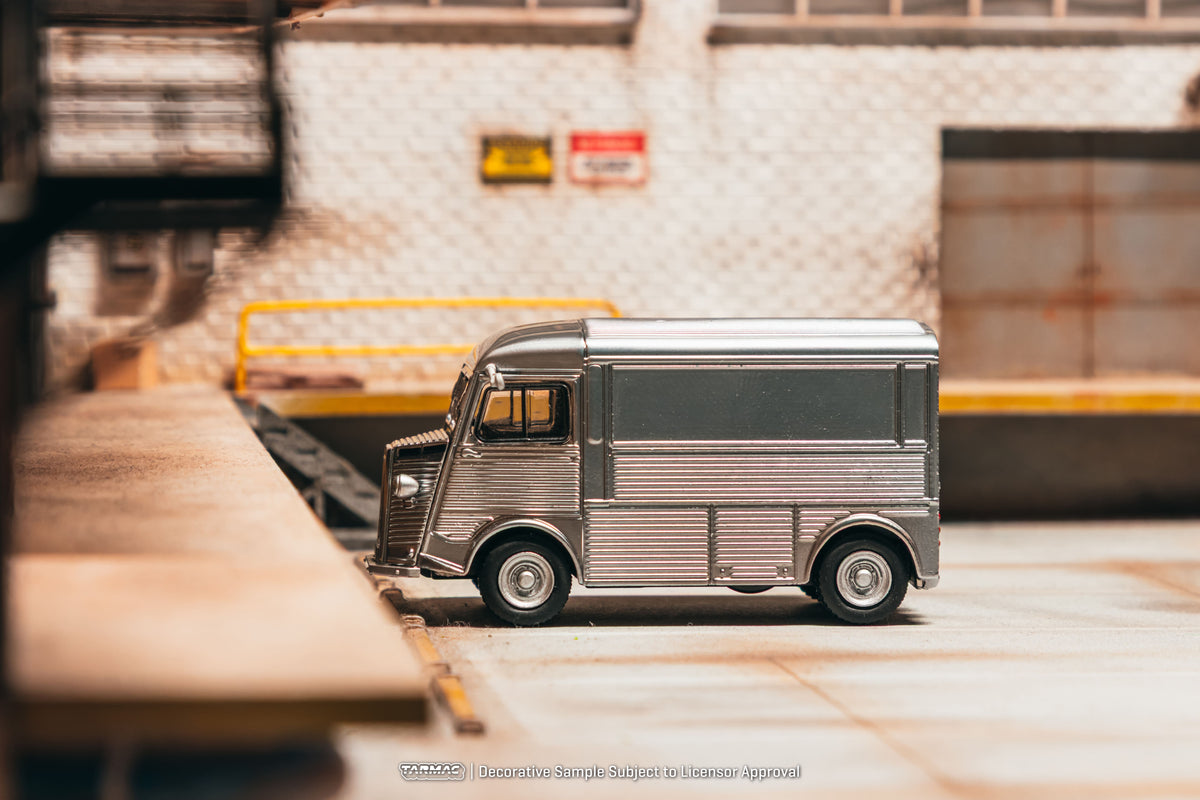 Tarmac Works Global64 1969 Citroën Type H van in Gris Métal Irisé metallic gray, 1:64 scale