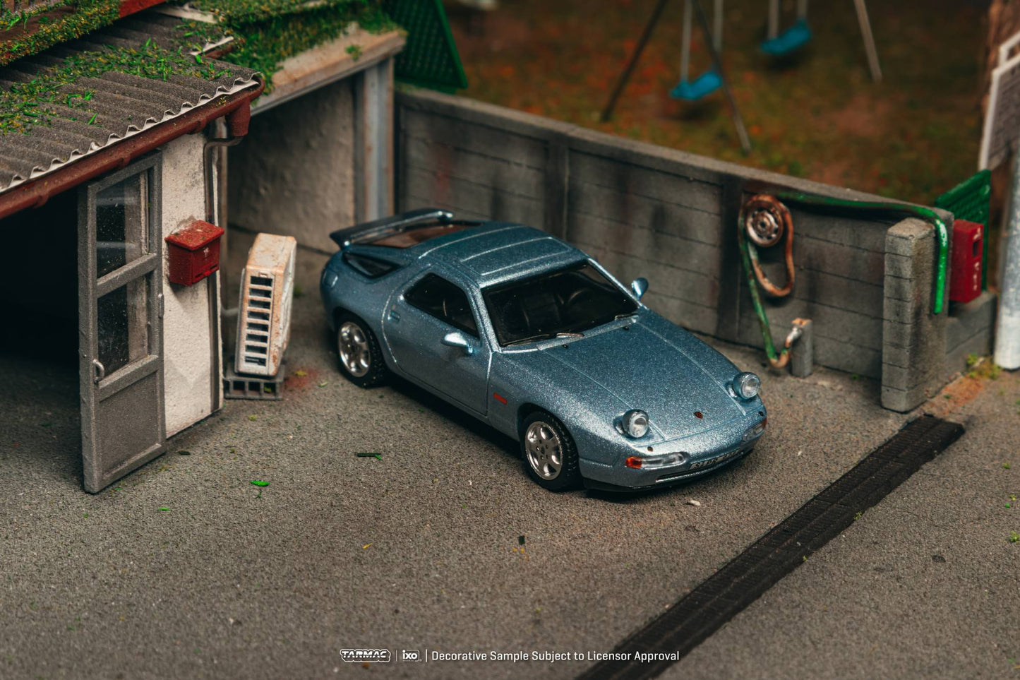 Tarmac Works Porsche 928 GTS blue metallic 1992 1:64 diecast. Top
