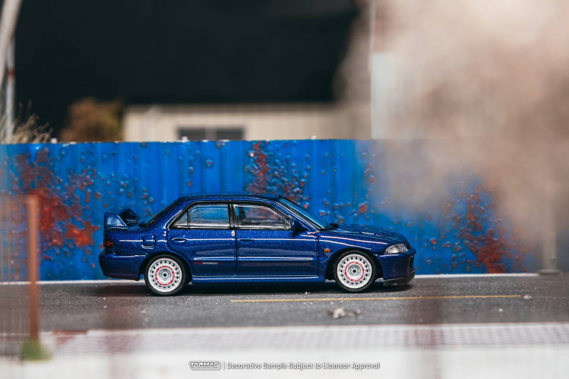 Tarmac Works Mitsubishi Lancer GSR Evolution II blue 1994 1:64 diecast. Side