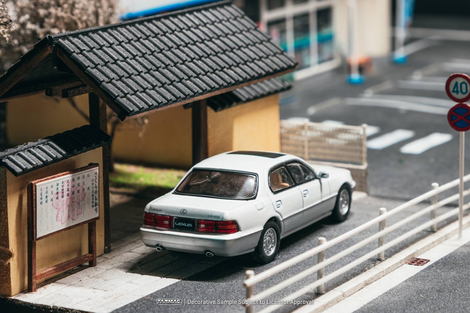 Tarmac Works Lexus LS400 UCF10 pearl white 2001 1:64 diecast sedan. Back