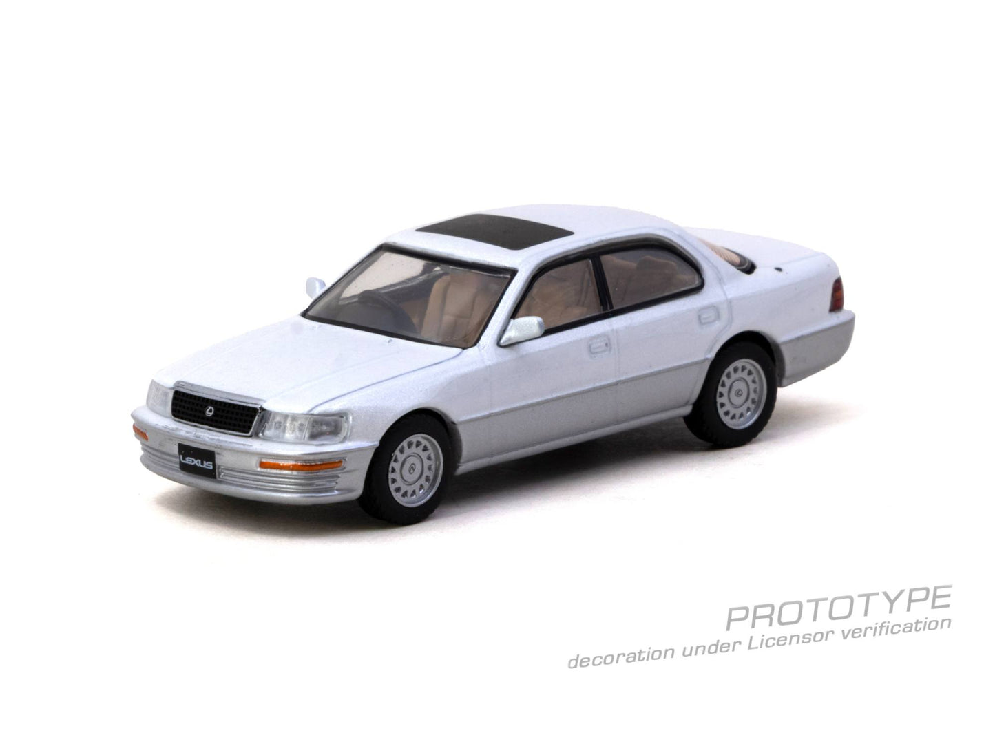 Tarmac Works Lexus LS400 UCF10 pearl white 2001 1:64 diecast sedan