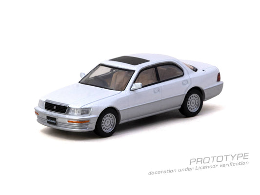 Tarmac Works Lexus LS400 UCF10 pearl white 2001 1:64 diecast sedan