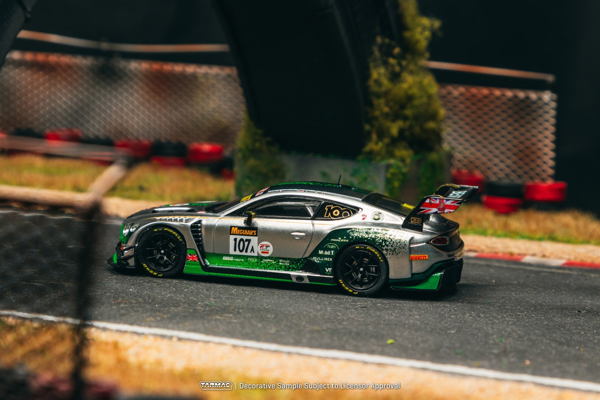 1:64 Tarmac Works Bentley Continental GT3 #107 2019 Bathurst 12 Hour – green and white GT3 die-cast race car model. Side