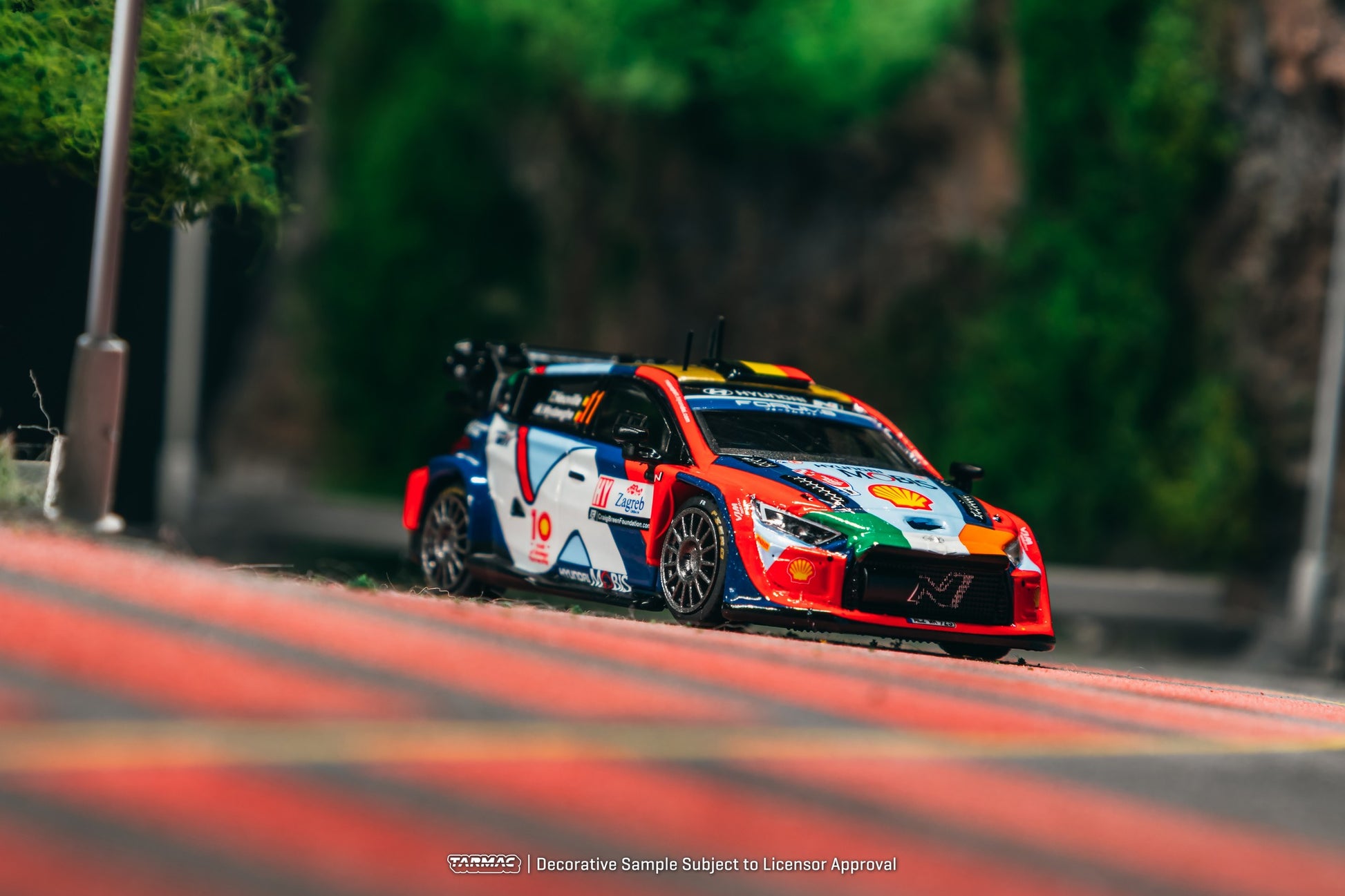 1:64 Tarmac Works Hyundai i20 N Rally1 Hybrid Thierry Neuville / Martijn Wydaeghe 2024 Croatia Rally – WRC champion die-cast model. Front