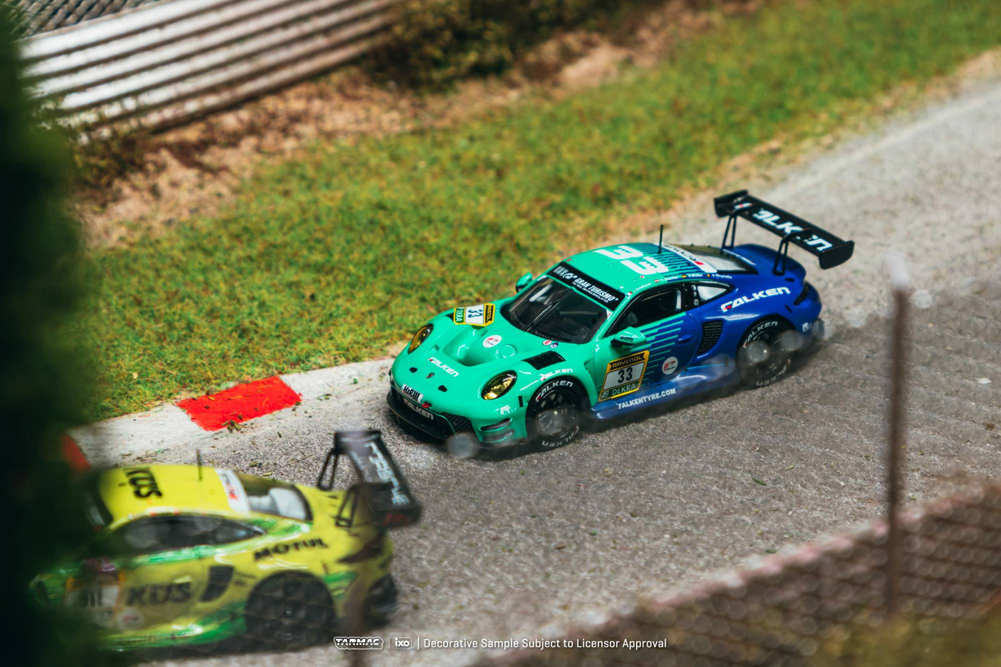 Tarmac Works Porsche 911 992 GT3 #33 Nürburgring 24h 1:64 diecast. top