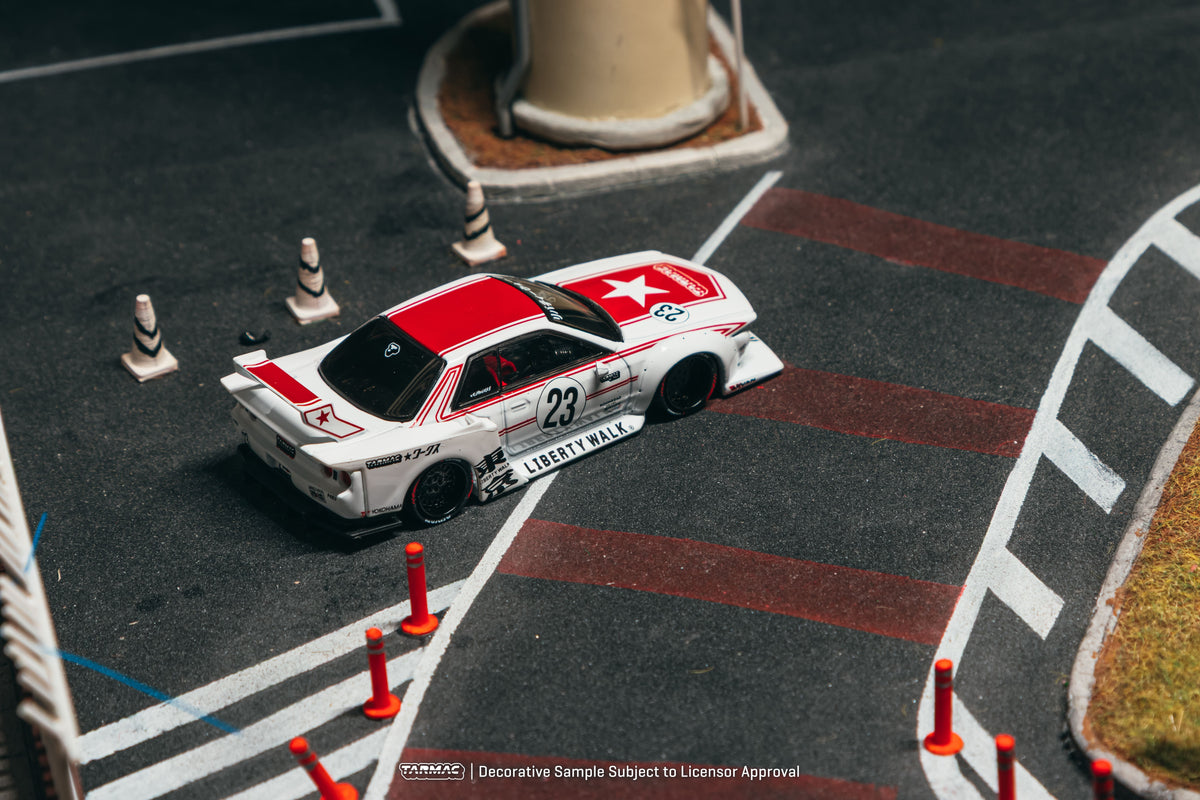 Tarmac Works 2026 Nissan Skyline R32 LB-Kaido Works Tarmac in white and red, a 1:64 Hobby64 model.