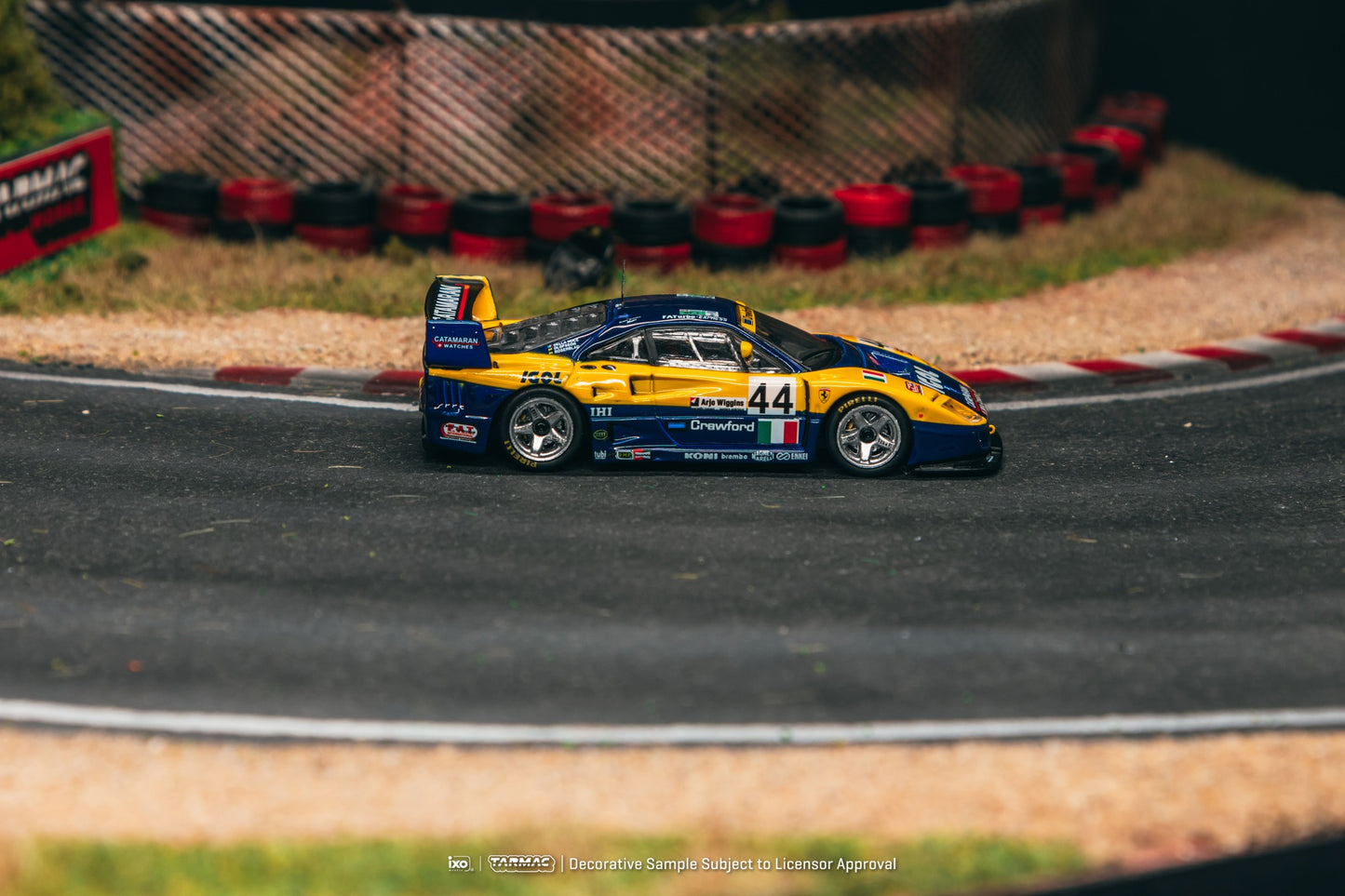 Tarmac Works Ferrari F40 GTE #44 1:64 scale model car from the 24 Hours of Le Mans. Side