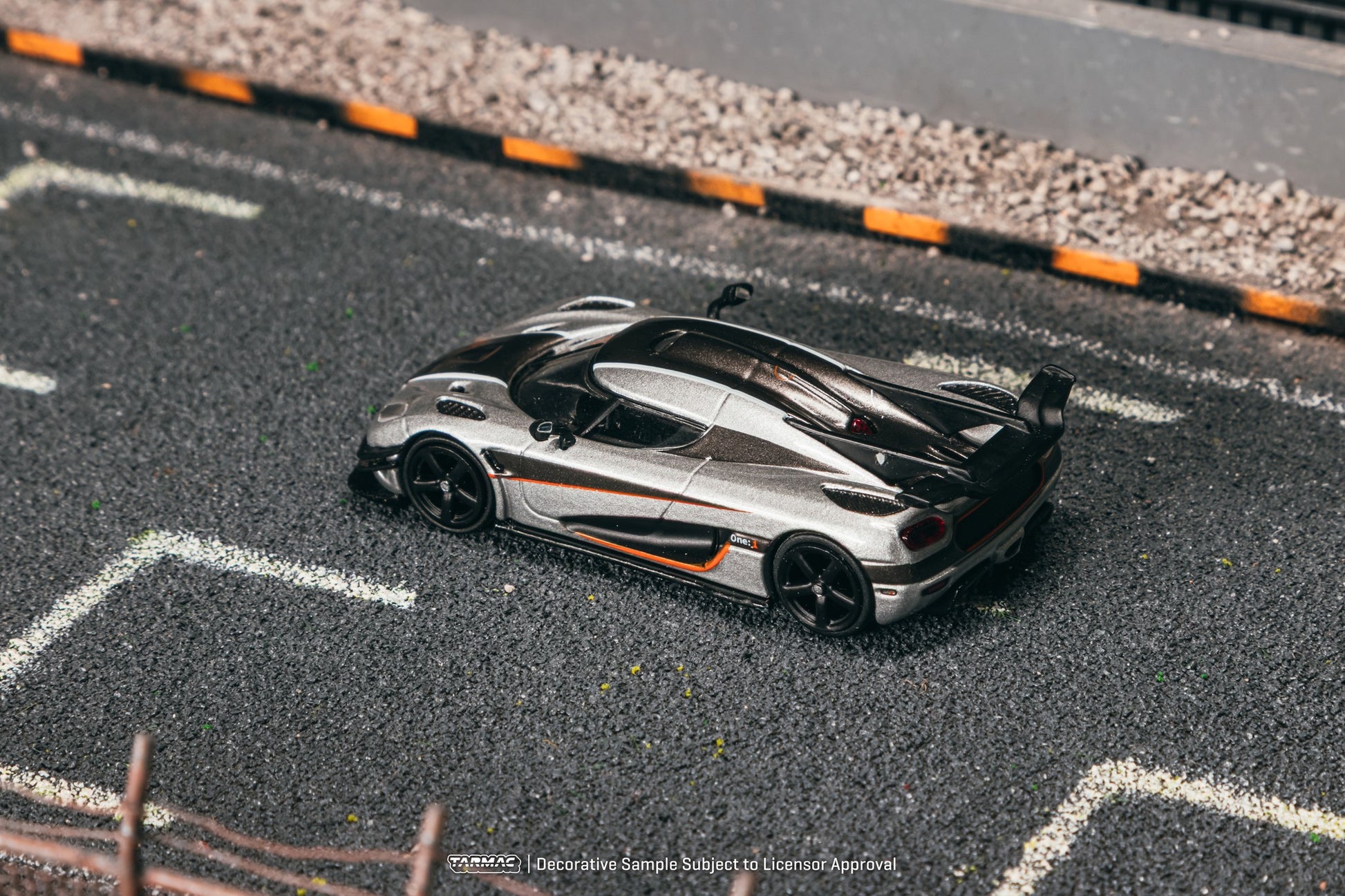 1:64 Tarmac Works Koenigsegg One:1 Silver – Global64 die-cast hypercar with detailed aerodynamic design. Back