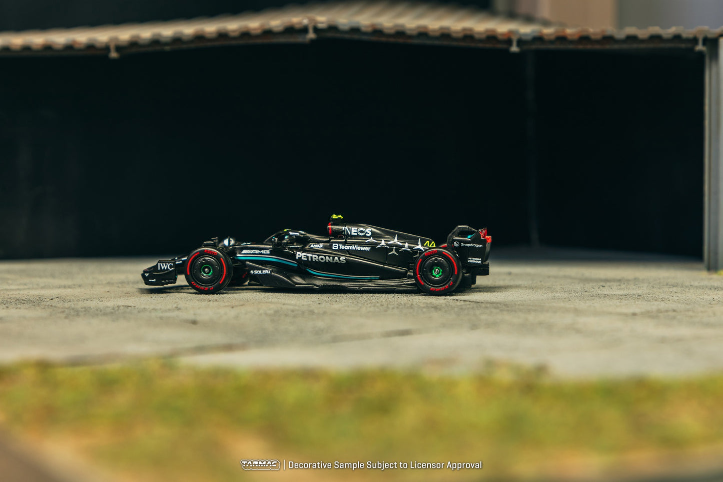 (Pre-Order) Tarmac Works - Mercedes-AMG F1 W14 E Performance Hungarian GP 2023 Lewis Hamilton