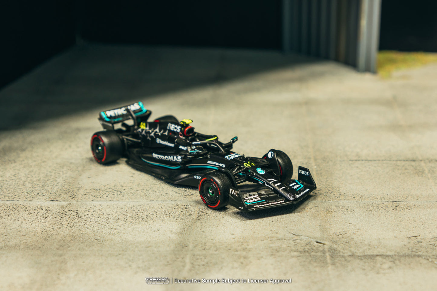 (Pre-Order) Tarmac Works - Mercedes-AMG F1 W14 E Performance Hungarian GP 2023 Lewis Hamilton