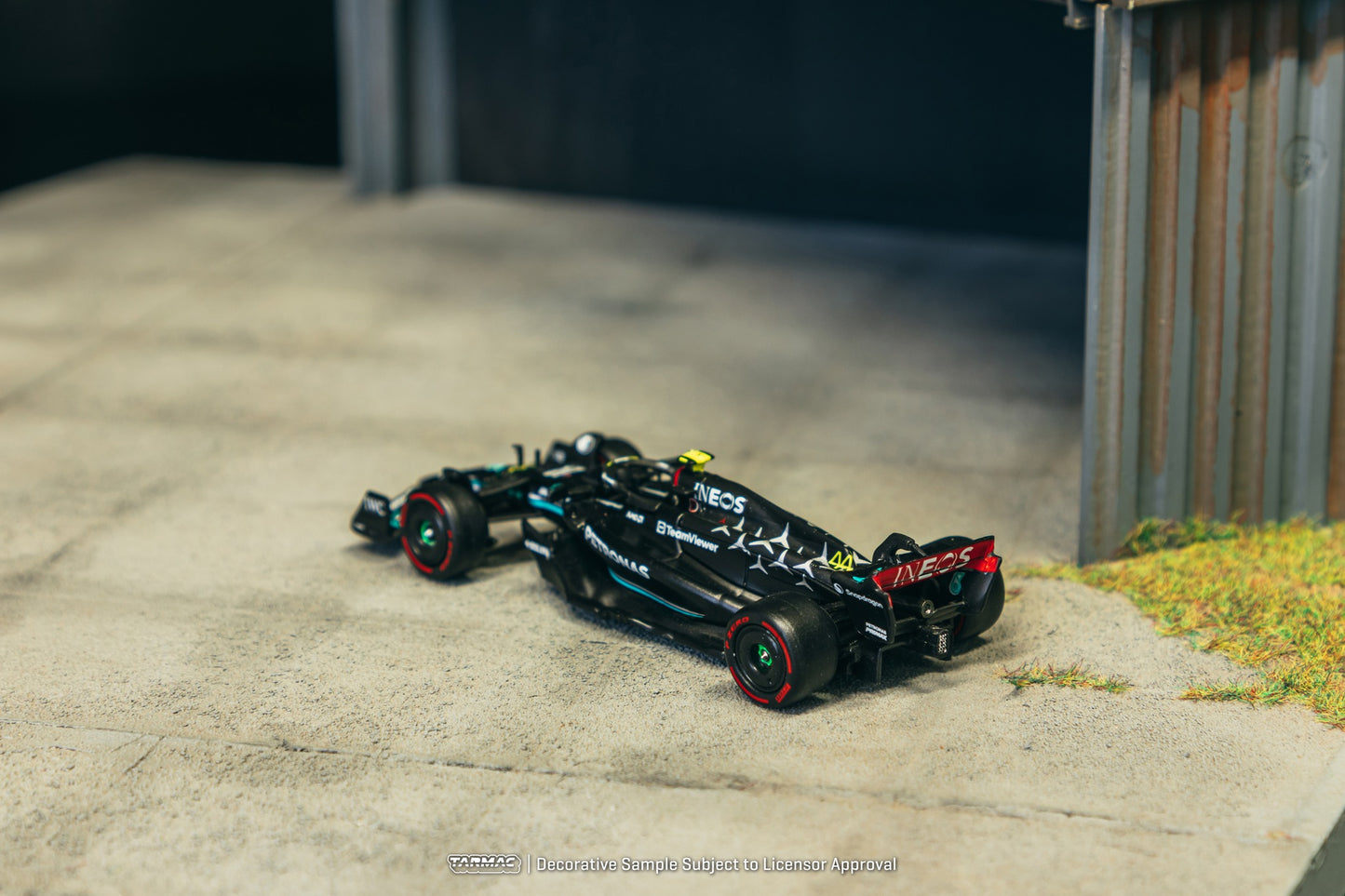 (Pre-Order) Tarmac Works - Mercedes-AMG F1 W14 E Performance Hungarian GP 2023 Lewis Hamilton