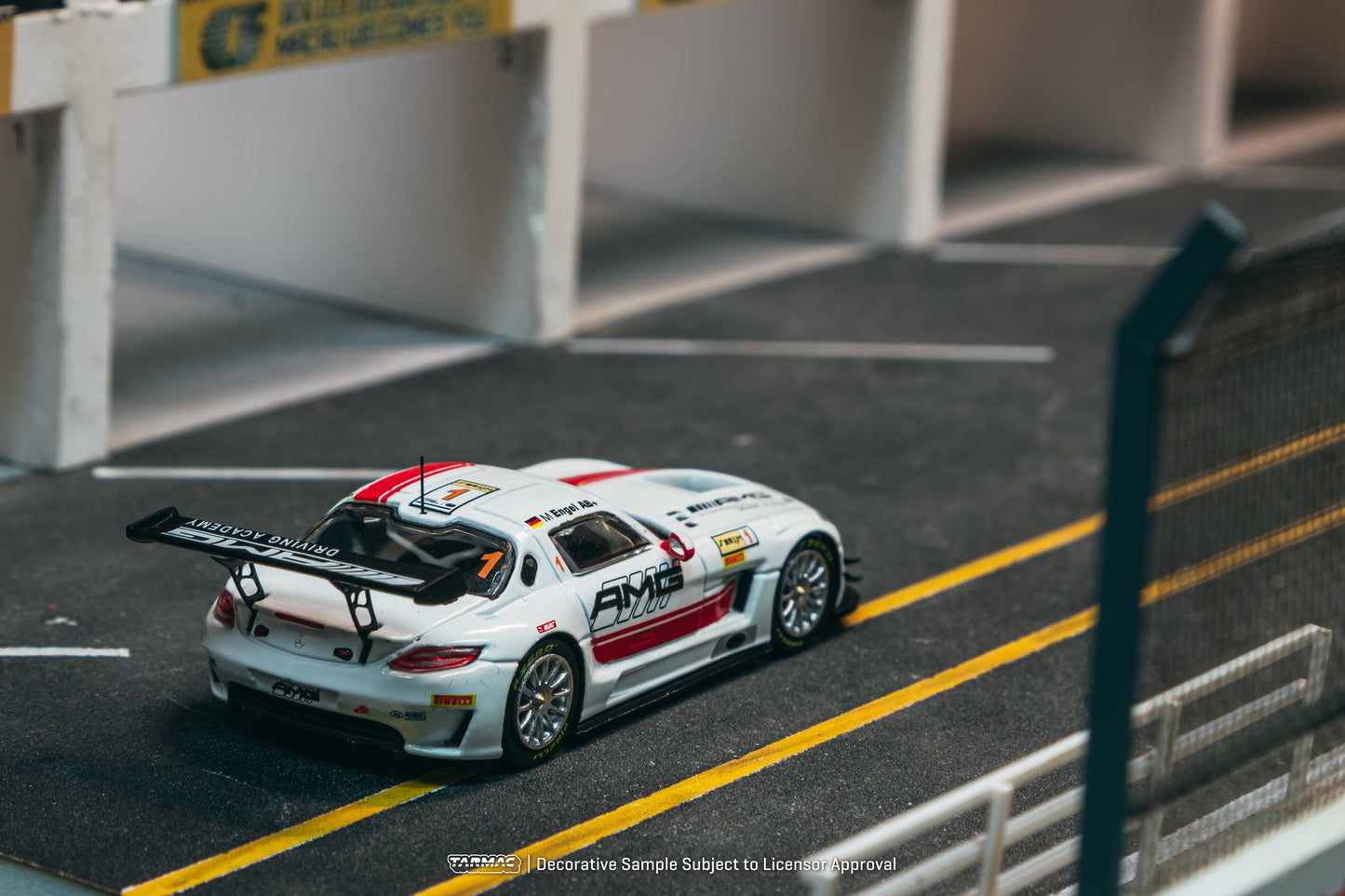 Tarmac Works Mercedes-Benz SLS AMG GT3 Maro Engel Macau GT Cup 2015 diecast 1:64. Back