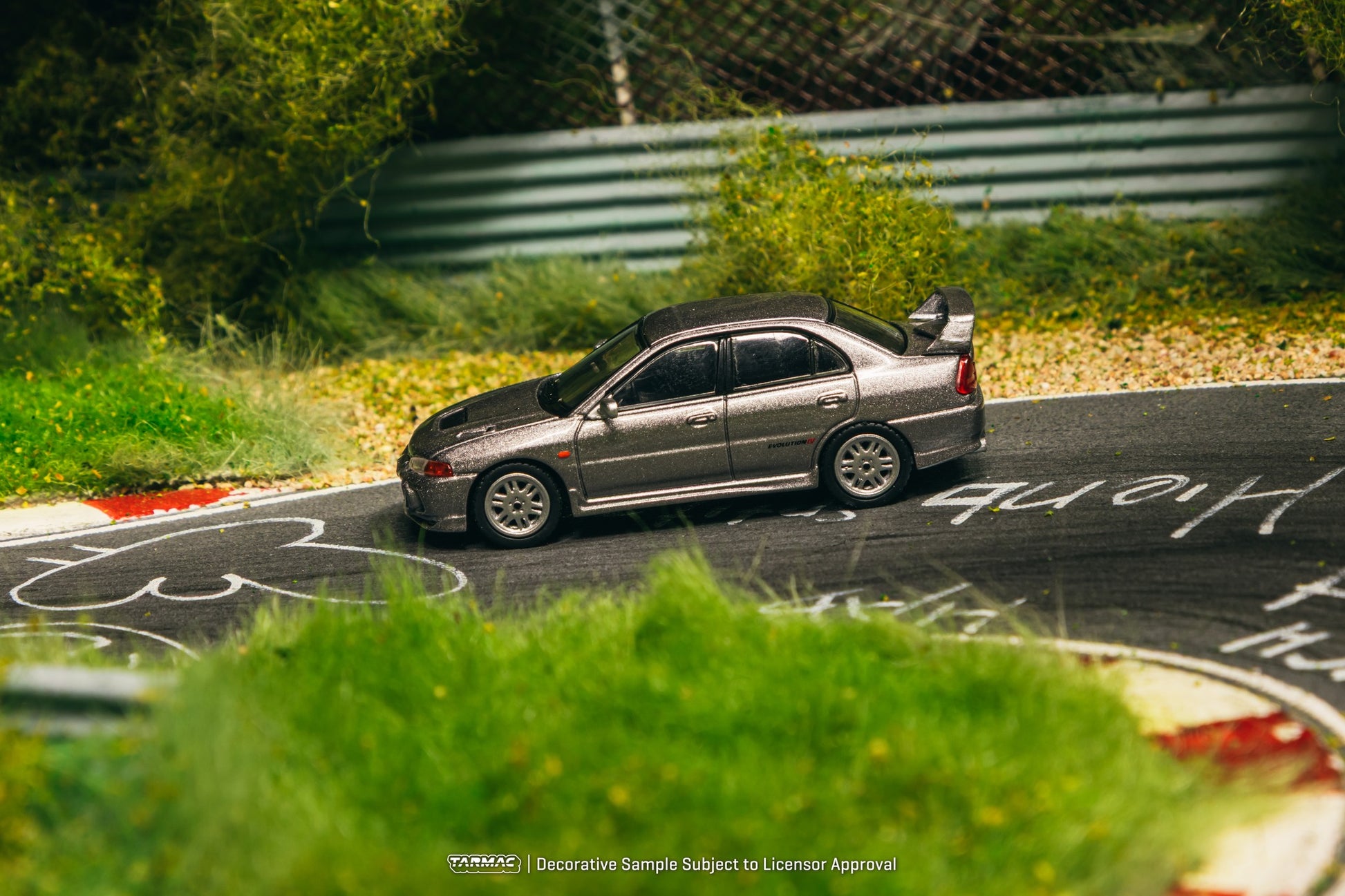 Tarmac Works Mitsubishi Lancer Evolution IV in silver. Side