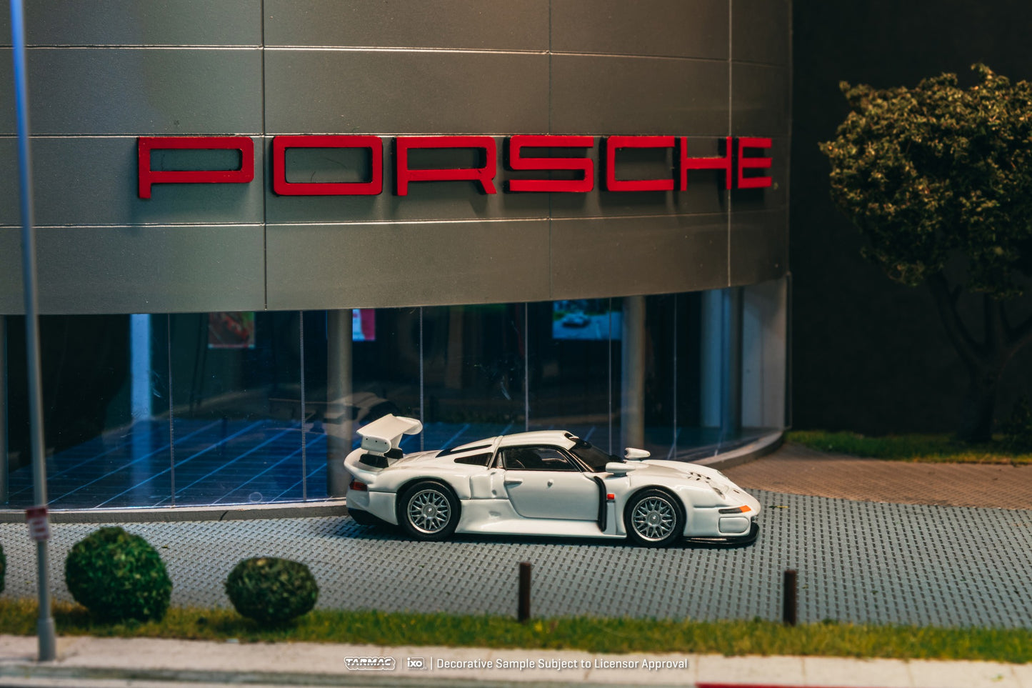 Tarmac Works Porsche 911 GT1 White 1:64 model car with trading cards combo set from Hobby64+ line. Side