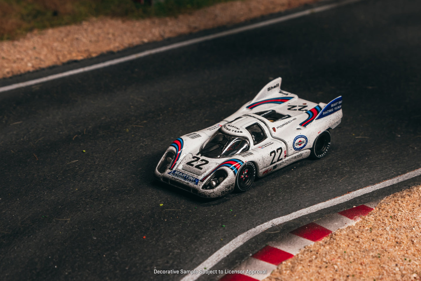 Tarmac Works Porsche 917K 24h Le Mans 1971 Winner Martini Racing diecast 1:64. Front