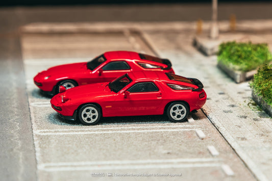 Tarmac Works Porsche 928 S red new tooling pop-up headlights IXO collaboration diecast 1:64. Side