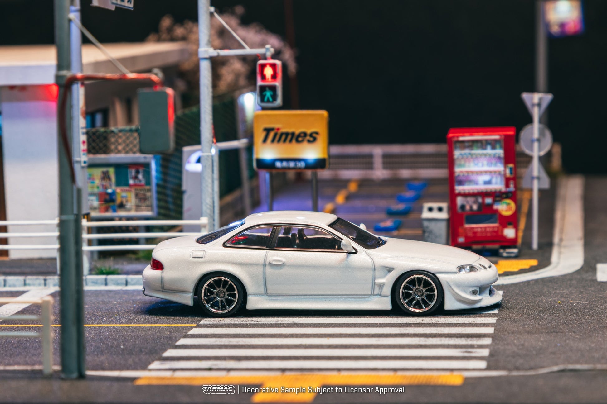 Tarmac Works 1:64 Vertex Toyota Soarer JZZ30 White diecast model car. Side