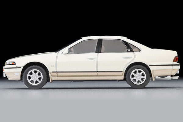 Tomica Limited Vintage 1991 Nissan Cefiro Town Ride SV white beige 1:64