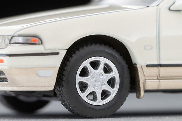 Tomica Limited Vintage 1991 Nissan Cefiro Town Ride SV white beige 1:64
